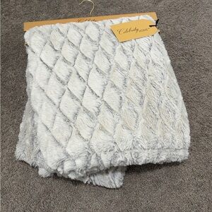 NWOT fleece throw 70x48